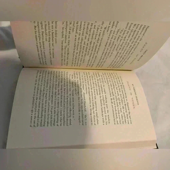 Wuthering Heights By Emily Bronte - Picture 3 of 6